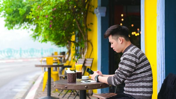 Les avantages surprenants des programmes de lecture avec des animaux pour le développement des enfants